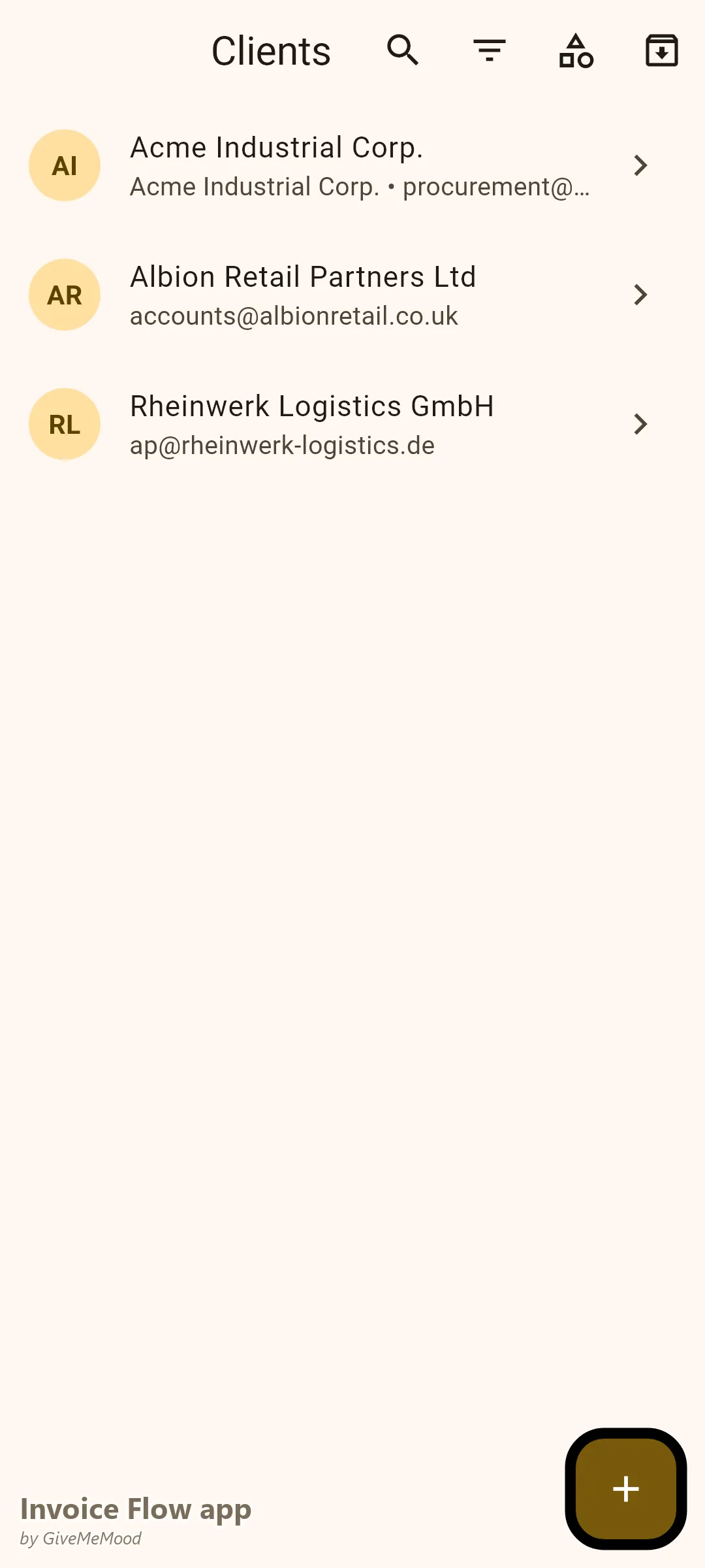 Invoice Flow app-kundeliste for en selvstændig konsulent med erhvervskunder i USA, Tyskland og Storbritannien, hver faktureret i sin egen valuta