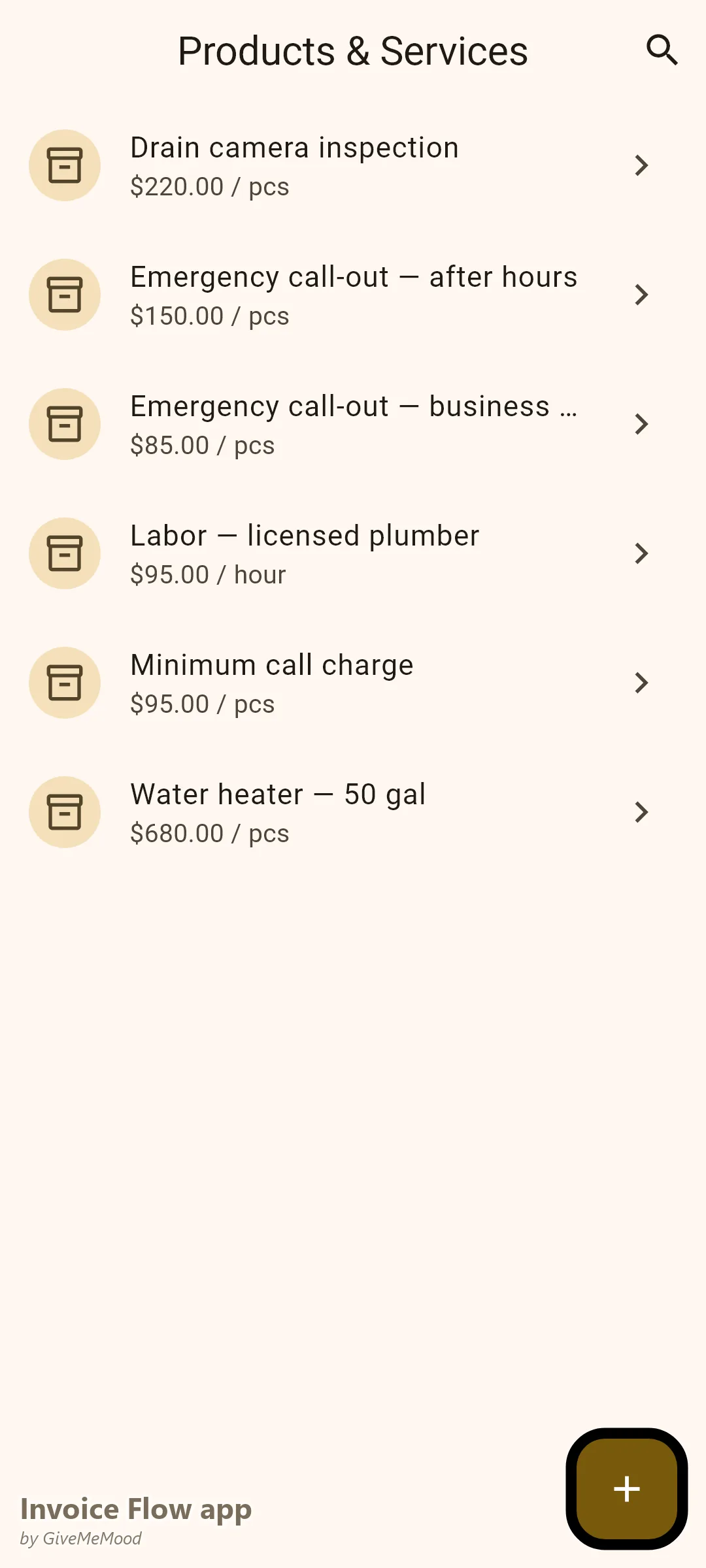 एक प्लंबर की Invoice Flow app प्रोडक्ट्स स्क्रीन — लाइसेंस्ड श्रम दर, व्यावसायिक-समय और गैर-व्यावसायिक-समय कॉल-आउट शुल्क, न्यूनतम कॉल शुल्क और उपकरण मूल्य